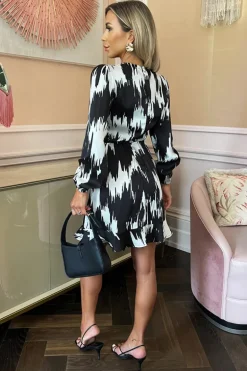 Black And White Printed Long Sleeve Pleated Shoulder Mini Dress