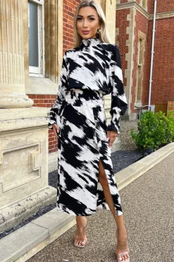 Black And White Printed Shirred Detail Midi Dress