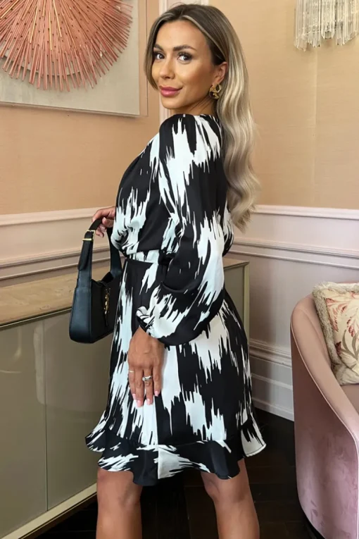 Black And White Printed Long Sleeve Pleated Shoulder Mini Dress